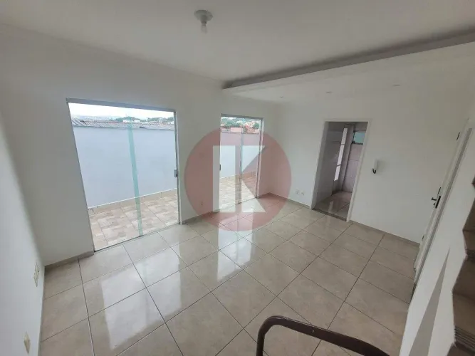 Apartamento com Área Privativa | 2 Quartos (1 Suíte) | Garagem Coberta | Bairro Céu Azul -