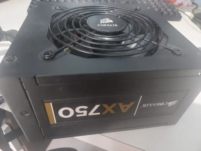 Fonte corsair ax750