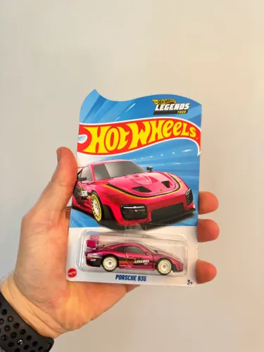 Hot wheels porsche 935 legends