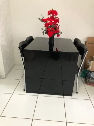 Mesa c/ tampo de vidro (4 cadeiras)
