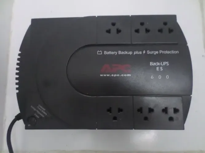 Nobreak APC c/ defeito