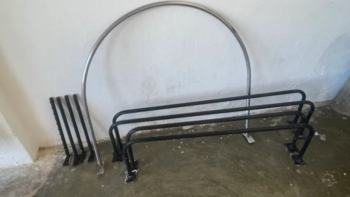 Arara de parede e provador 