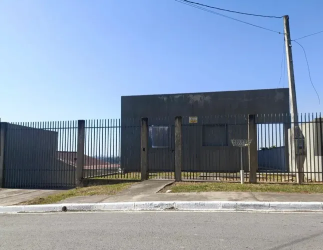 Casa com grande potencial em Araucária 