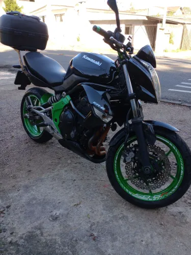 Linda moto, impecável manutenção em dia, absolutamente nada a fazer,