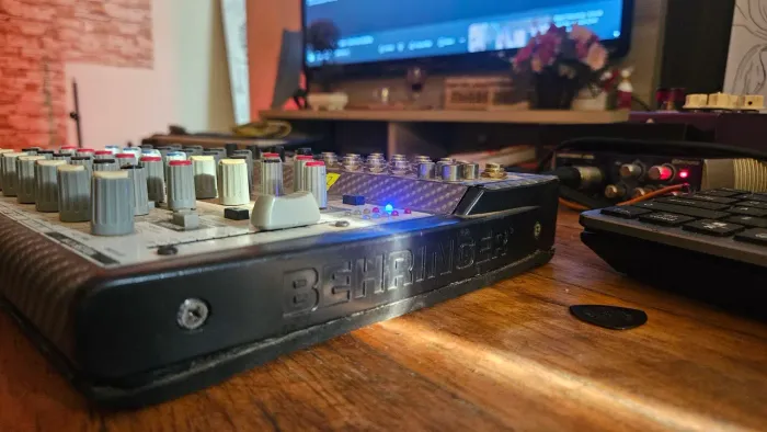 Oportunidade Mesa Xenyx 12 Canais (1202 Behringer)