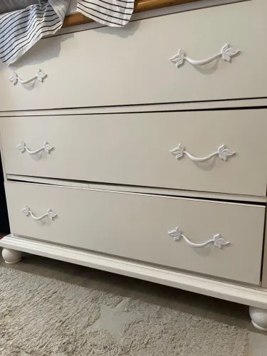 Cômoda linda e versátil 