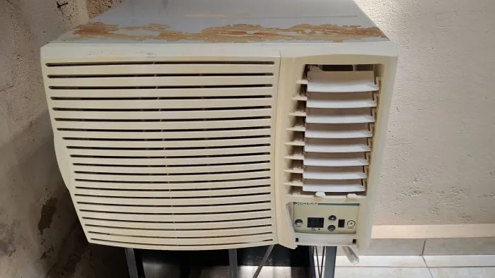 Ar condicionado 7500 Springer Silentia 220v mais suporte ferro 