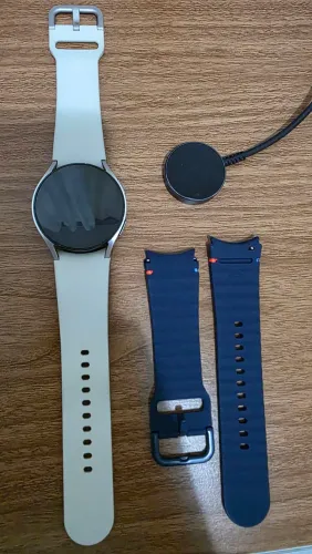Smartwatch Samsung Galaxy Watch6 LTE 40mm Tela Super AMOLED de 1.31" Creme