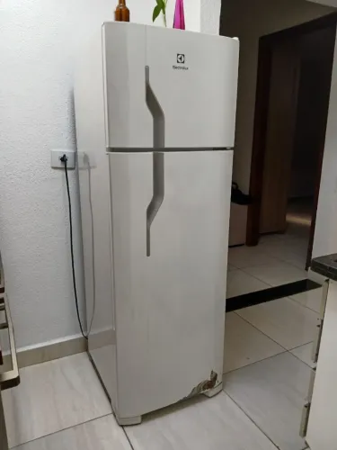 Geladeira Eletrolux 220V