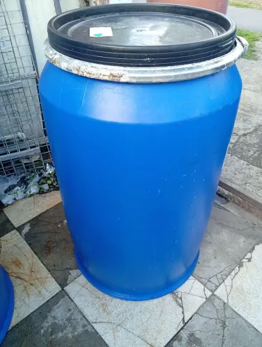 Bombona de 200 litros com tampa e lacre