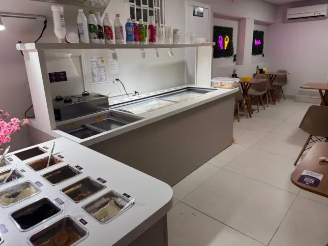 Buffet de sorvete - precisa de reparos 