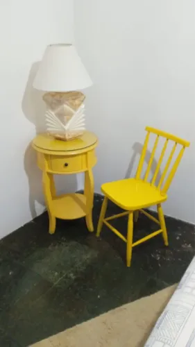 Kit de cadeira com mesa de canto 