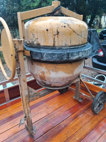 Betoneira 150 litros usada 