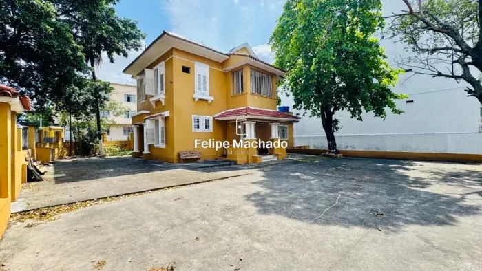 Casa de esquina com 5 quartos em terreno de 622 m²  Maria da Graça