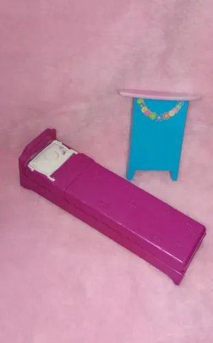 Mesa e caminha da Barbie (ler descrição).