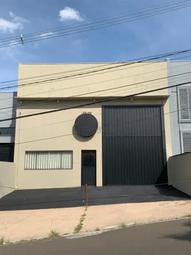 Barracão para alugar em Valinhos, Parque dos Cocais, com 300 m²