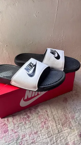 Chinelo benassi Nike 