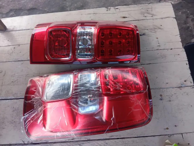 Vendo 01 par de lanterna s 10 2013.