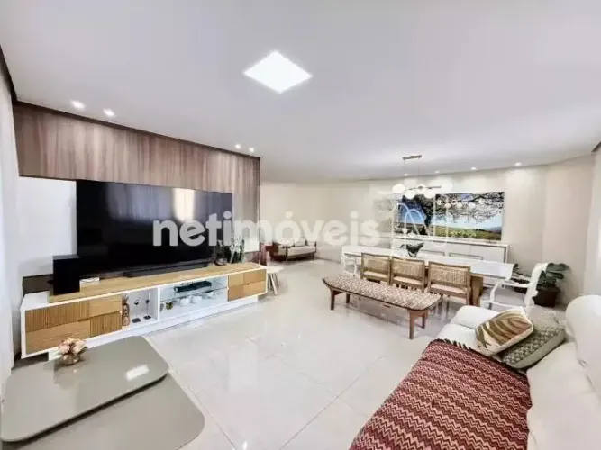 Apartamento de 03 quartos, aproximadamente 128,00m²;, 02 vagas, elevador, no Santa Rosa.