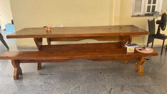 Mesa de madeira rústica