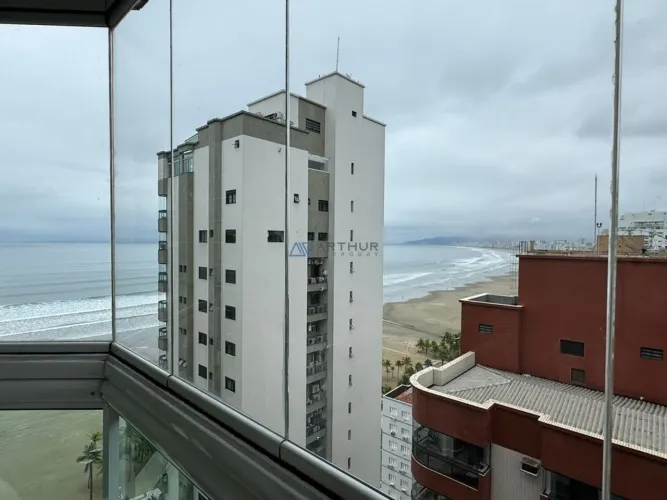 Apartamento à venda em Praia Grande com 3 quartos sendo1 suíte, 3 vagas e 147m²