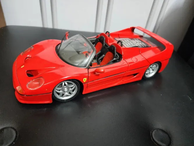 Miniatura Ferrari F50 Maisto 1/18