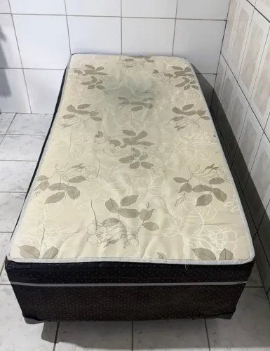 Cama Box solteiro unibox 5 cm de espuma acoplada usada barata 