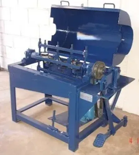 MÁQUINA PARA ENDIREITAR, CORTAR E DESBOBINAR FERRO