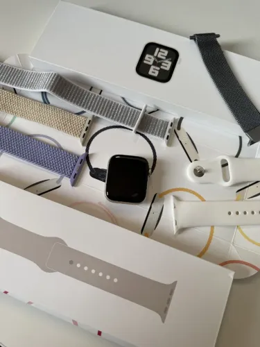 Apple Watch SE (Gen 2) 44MM Alúminio 32GB - Cor Starlight - Excelente estado