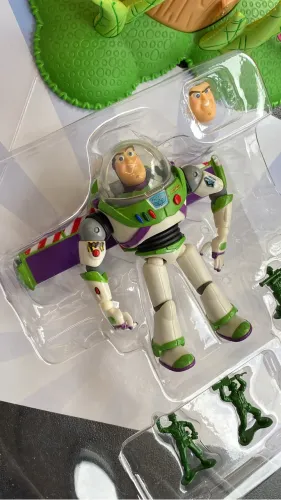 Revoltech buzz lightyear figure action