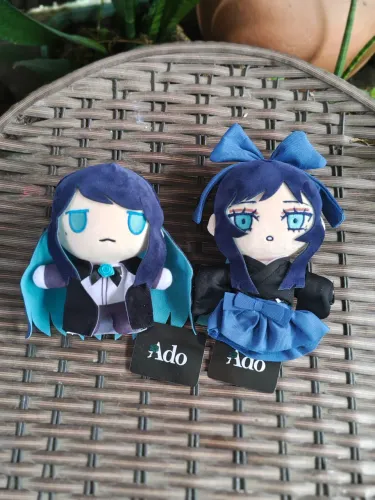 Duas Bonecas De Pelúcia Da Ado Cantora Japonêsa Novo Sem Marcas de Uso (Réplicas)