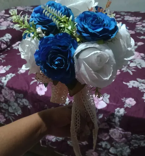 Vendo lindo Buquê de flores para casamento só usei uma vez