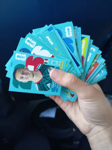 VENDO OU TROCO FIGURINHAS DA COPA