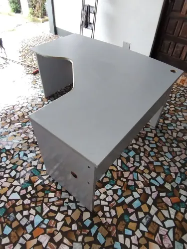 Mesa de escritório de canto