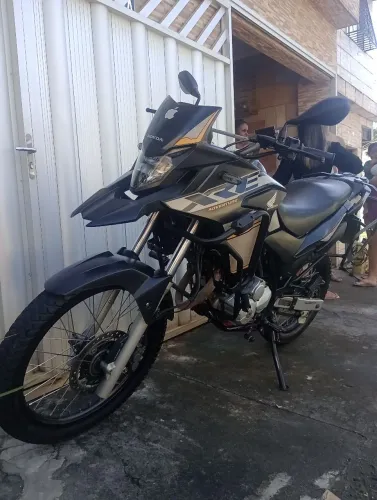 A moto tá primeira