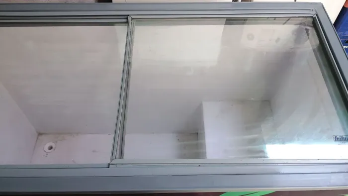 Vende-se um Freezer de tampa de vidro