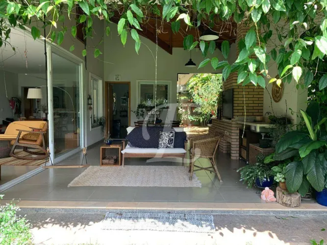 Casa com 3 quartos para alugar, 330 m² por R$ 16.000/mês - Granja Viana II - Cotia/SP