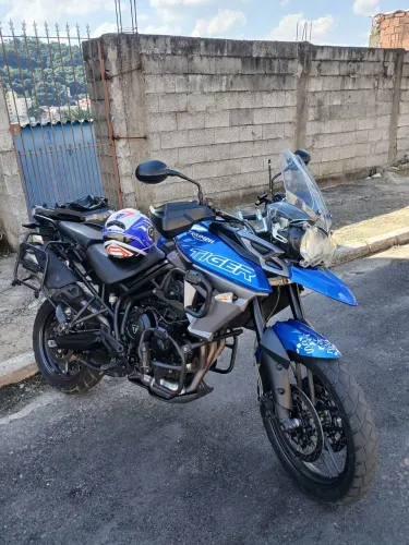 Tiger 800 xrx com piloto automático