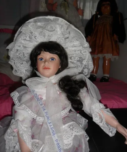 Boneca porcelana