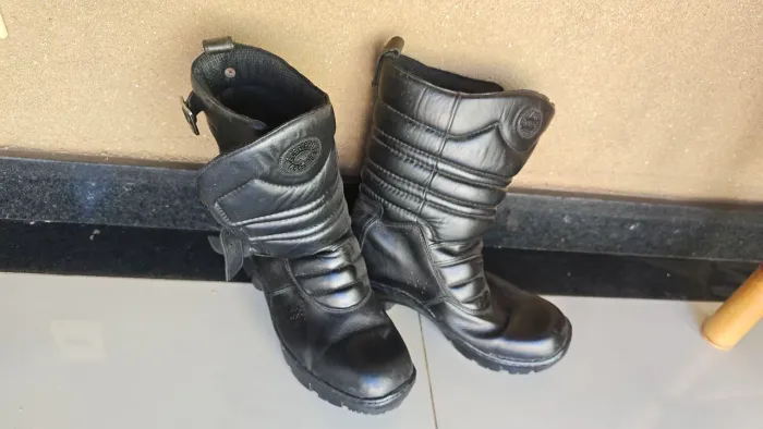 Bota de couro para motociclista
