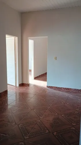 Casa 2 qtos c/ garagem.Veiga Jardim 3.