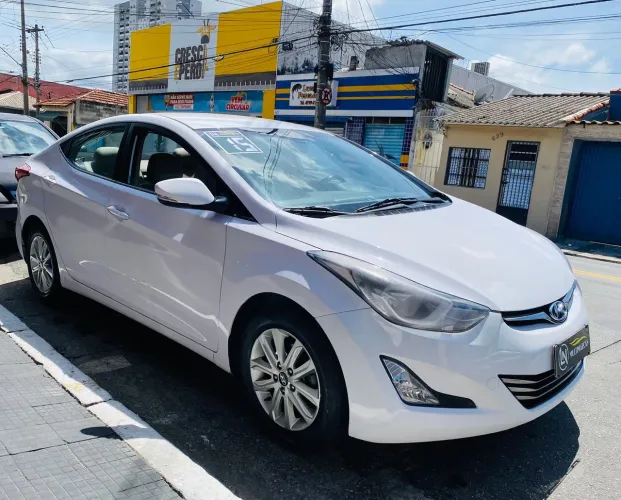 Hyundai Elantra GLS 2.0 16V Flex Aut. 2015