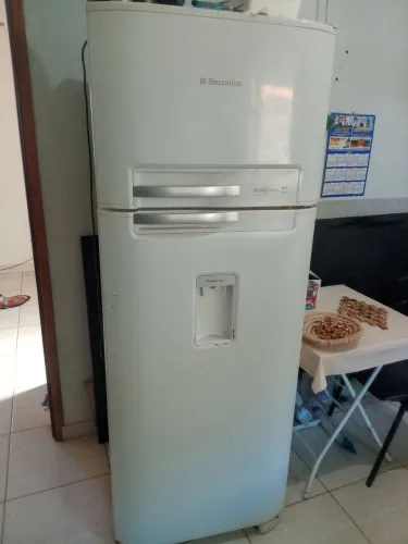 Geladeira Eletrolux 468 litrs.com defeito