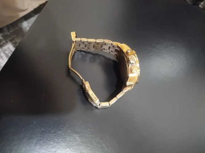 Vendo relógio da marca invicta e uma corrente de prata 925 vendo os 2 itens por 300 reais