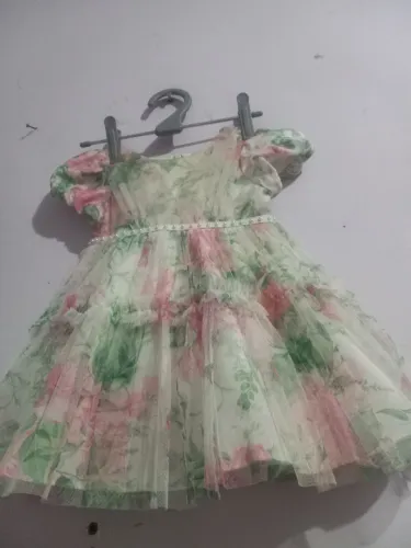 Vendo esses vestidos infantis.