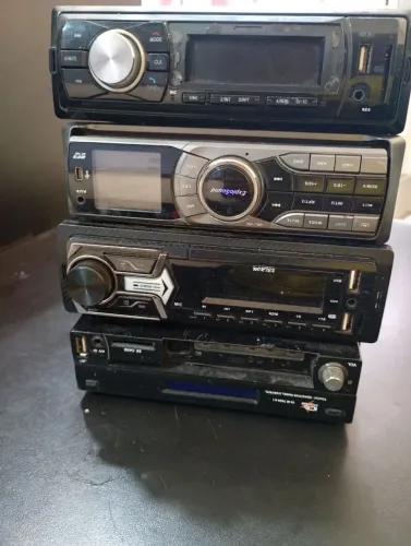 Vendo quatro rádios de carro com entrada para pen drive