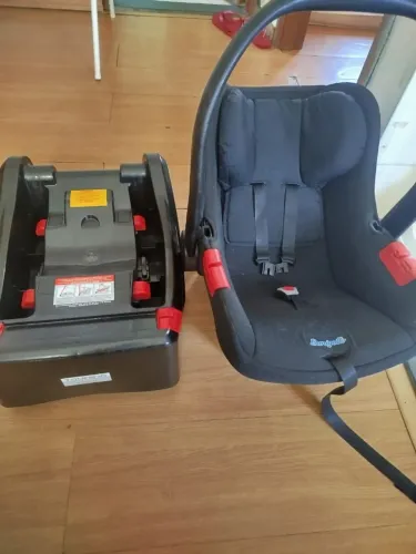 Vendo base e bebê conforto