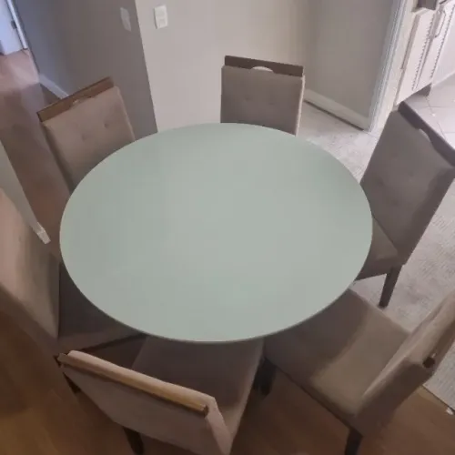Mesa de jantar 6 lugares em madeira