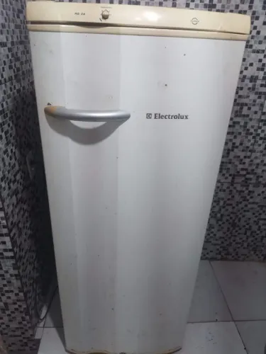 Geladeira Electrolux semi-nova
