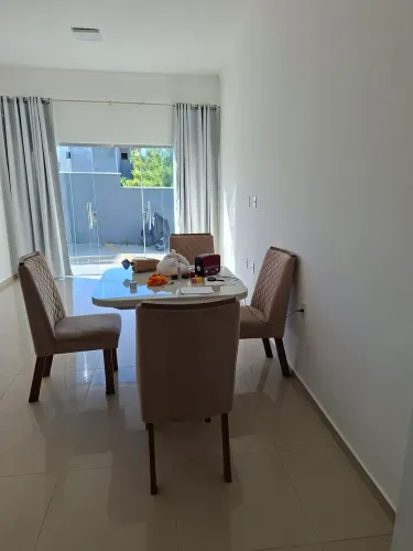Aluga-se apartamento.